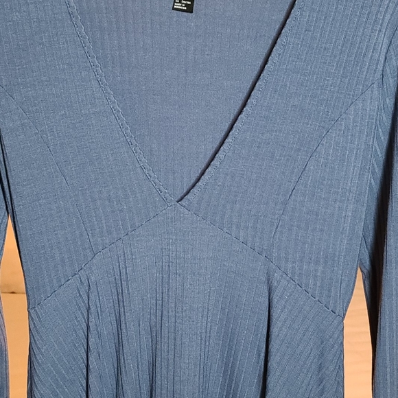 Dress - Picture 4 of 4